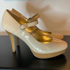 Style & Co women’s tan patent leather platform heels.  Size 9